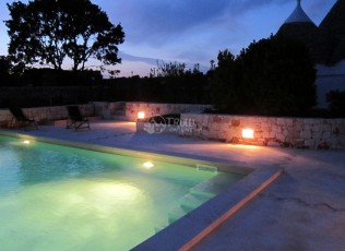 trullo iduna - pool by night 2