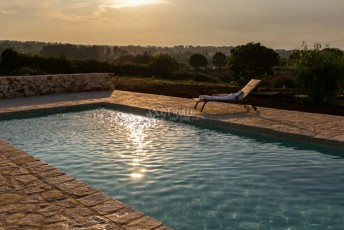 Trullo Meraviglie | esterno giorno | piscina al tramonto