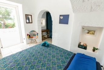 Trullo Meraviglie | interni | camera da letto azzurra