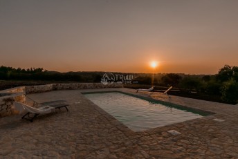 Trullo Meraviglie | esterno notte | tramonto piscina